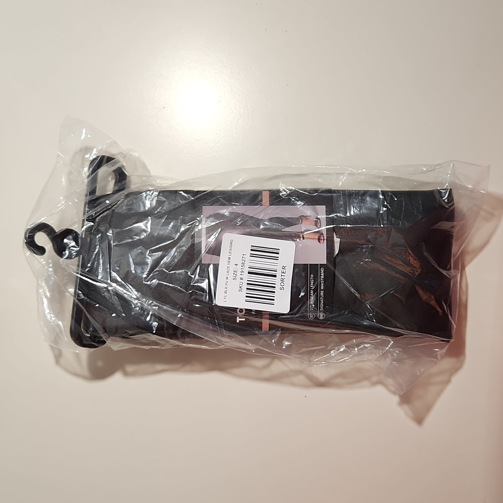 ❤️NWT TORRID LEGGING - FAUX VEGAN LEATHER LACE HEM FULL LENGTH PLUS SIZE - Picture 4 of 7